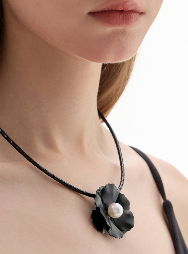 Velvet Noir Bloom Choker