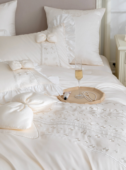 Embroidered Bow Lace Bedding Set