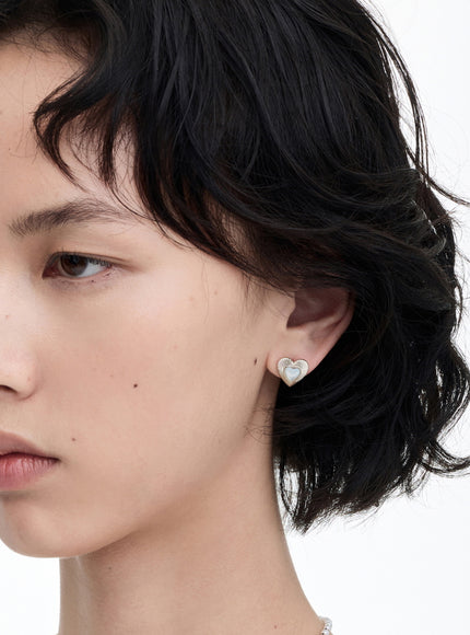 Lueur Heart Stud Earrings