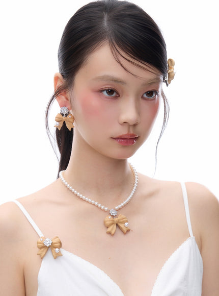Wooden Bow Pearl Necklace