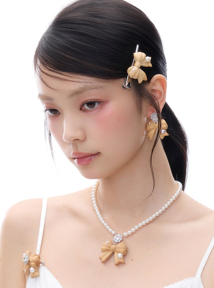 Wooden Bow Pearl Necklace