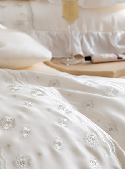 Embroidered Bow Lace Bedding Set