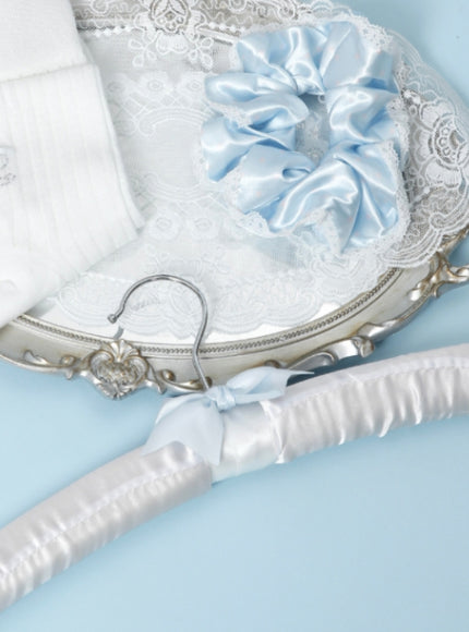 Lace Bow Puff Hanger