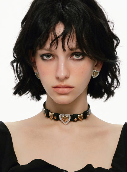 Vintage Ruffle Heart Leather Choker