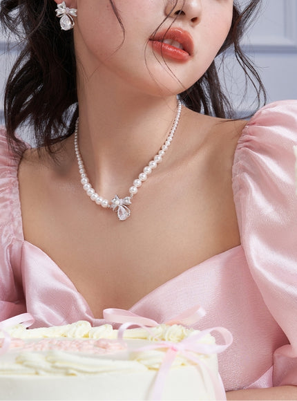 Romantic Pearl Pendant Necklace