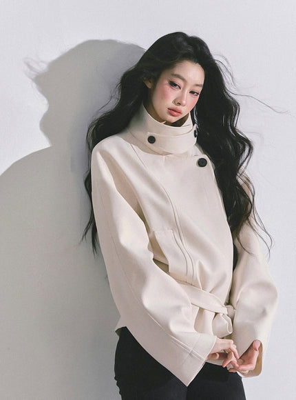 Contour Line White Jacket