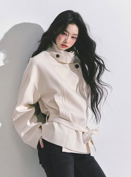 Contour Line White Jacket