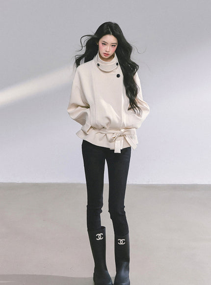 Contour Line White Jacket