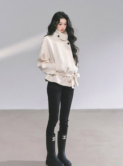 Contour Line White Jacket