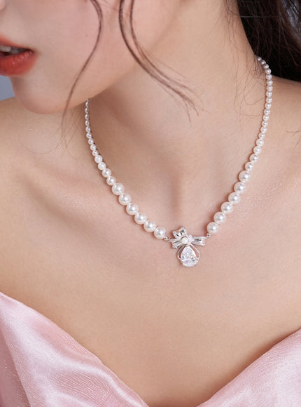 Romantic Pearl Pendant Necklace