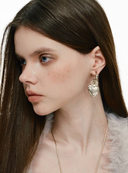 Blooming Daisy Heart Earrings