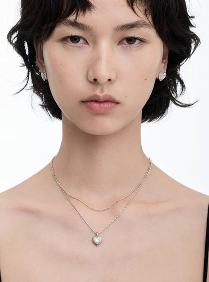 Lueur Heart Stud Earrings