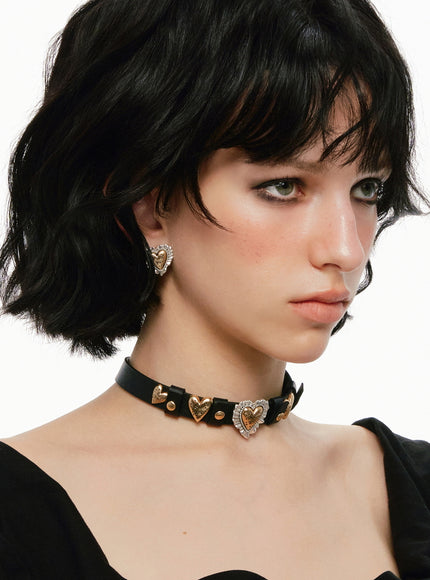 Vintage Ruffle Heart Leather Choker