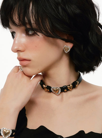 Vintage Ruffle Heart Stud Earrings