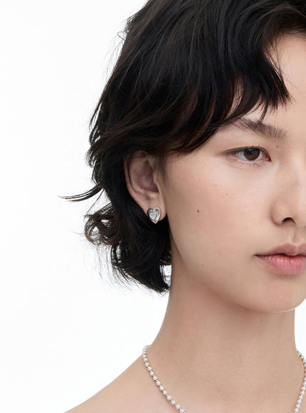 Lueur Heart Stud Earrings