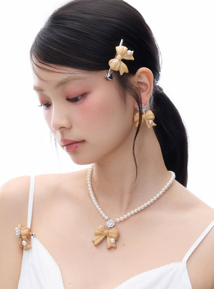 Wooden Bow Pearl Necklace