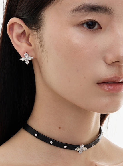 Noir Cross Pearl Choker