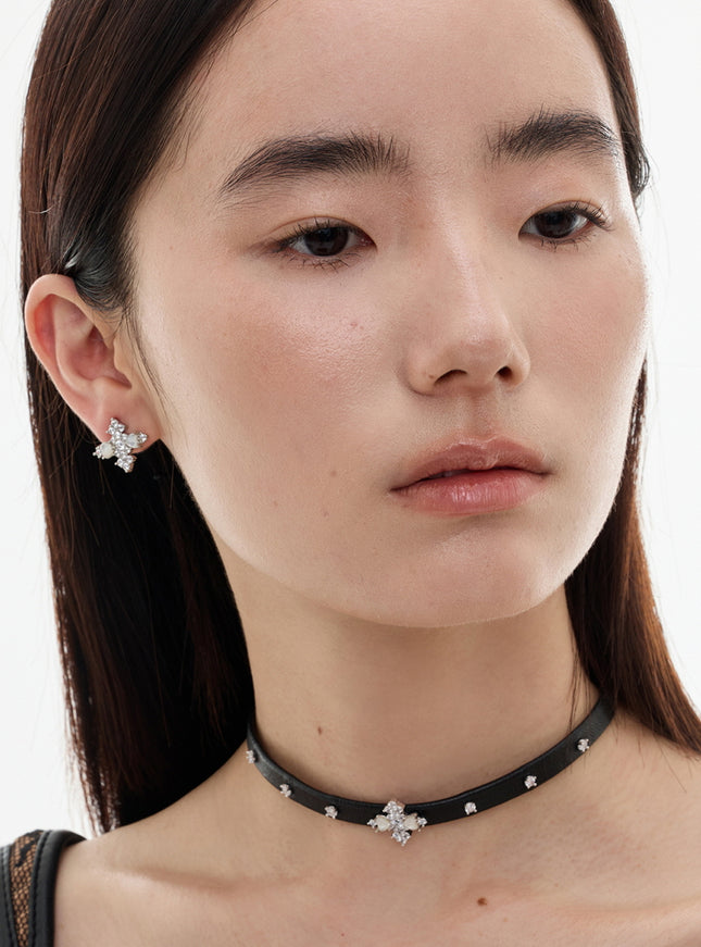 Noir Cross Pearl Choker