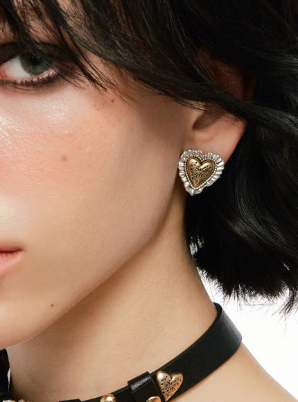 Vintage Ruffle Heart Stud Earrings