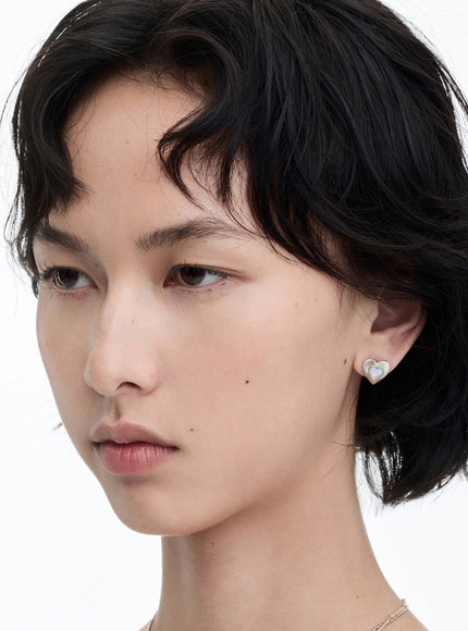 Lueur Heart Stud Earrings