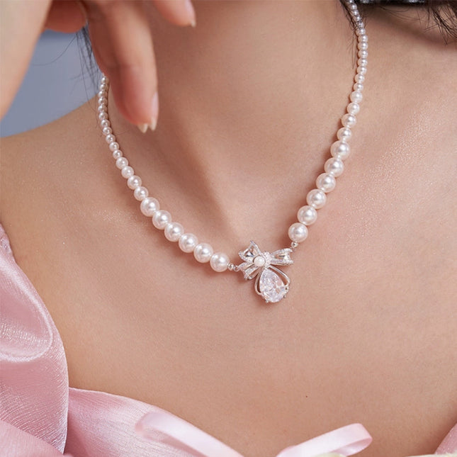 Romantic Pearl Pendant Necklace